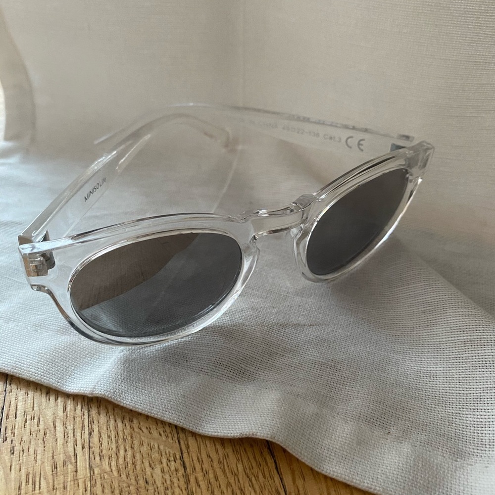 Clear Frame Sunglasses - Picture 4 of 5
